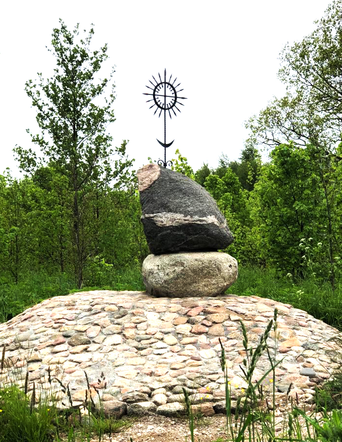 Akmuo_Kiaukų_mokyklos_atminimui_2020_m.jpg