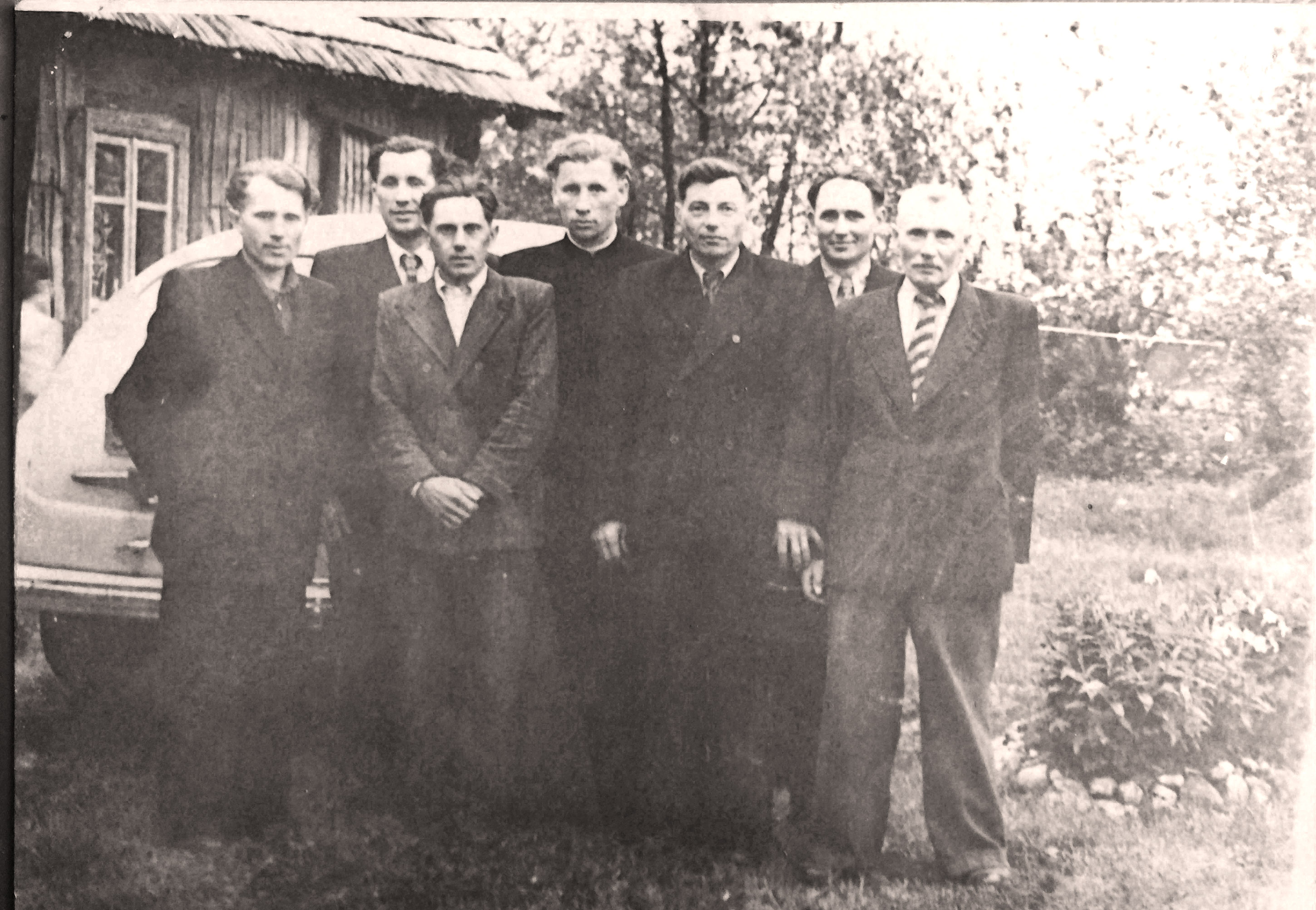 Gimtinėje Dargaliuose su artimaisiais.jpg