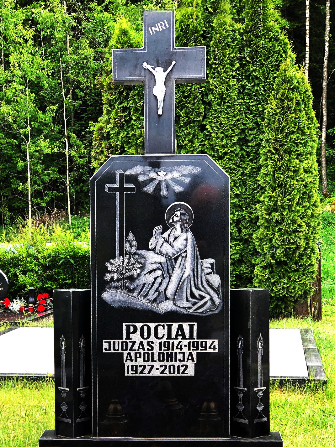Juozo_ir_Apolonijos_Pocių_kapas_Tūbinių_kapinėse_2020_m._birželis.jpg