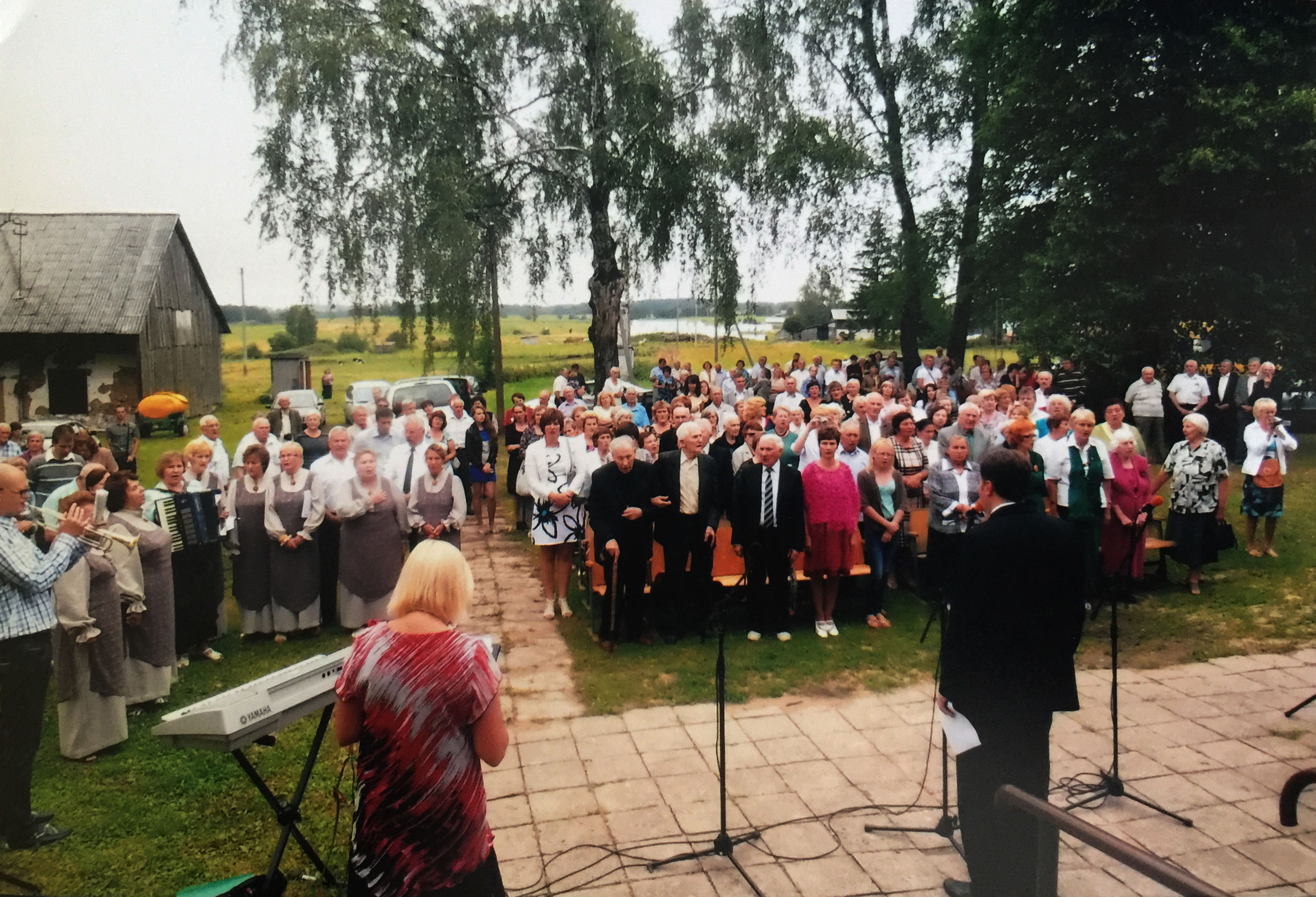 Kraštiečių susitikime, iškilminga minutė, 2014m.jpg