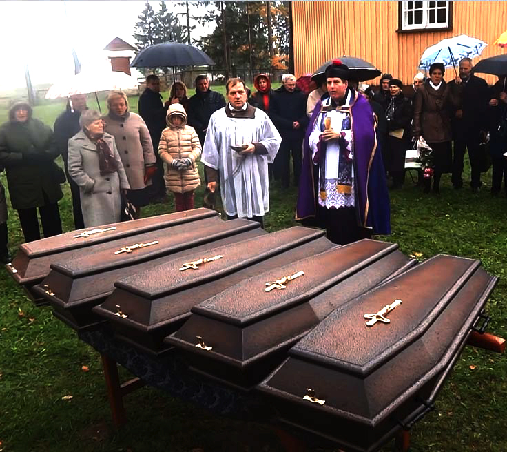 Kriptose_rastų_palaikų_perlaidojimas_2015m.jpg