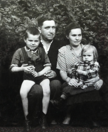 Keleriai šeima apie 1957