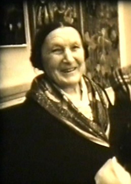 Pertonėlė_Gerlikienė_Pirmosios_personalinės_parodos_atidaryme._Vilnius._1977_m.jpg