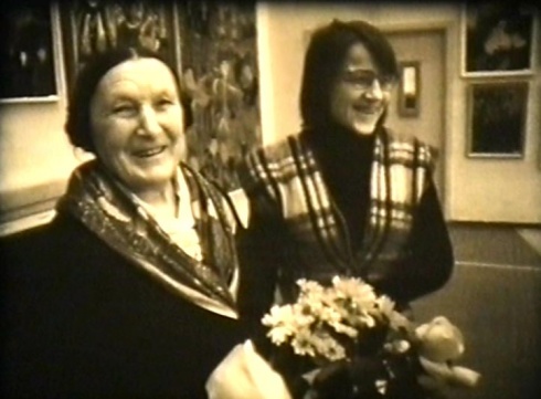 Pertonėlė_Gerlikienė_ir_menotyrininkė_Gražina_Kliaugienė.Pirmosios_personalinės_P._Gerlikienės_parodos_atidarymas._Vilnius.1977_m.jpg