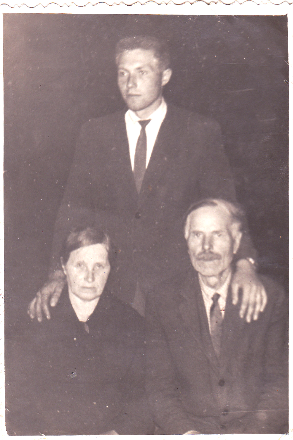 Povilas_su_tėvais.jpg