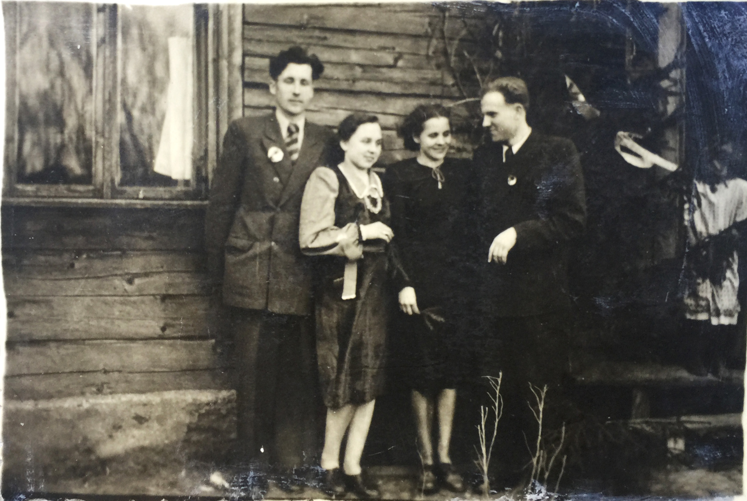 Prie namų.jpg