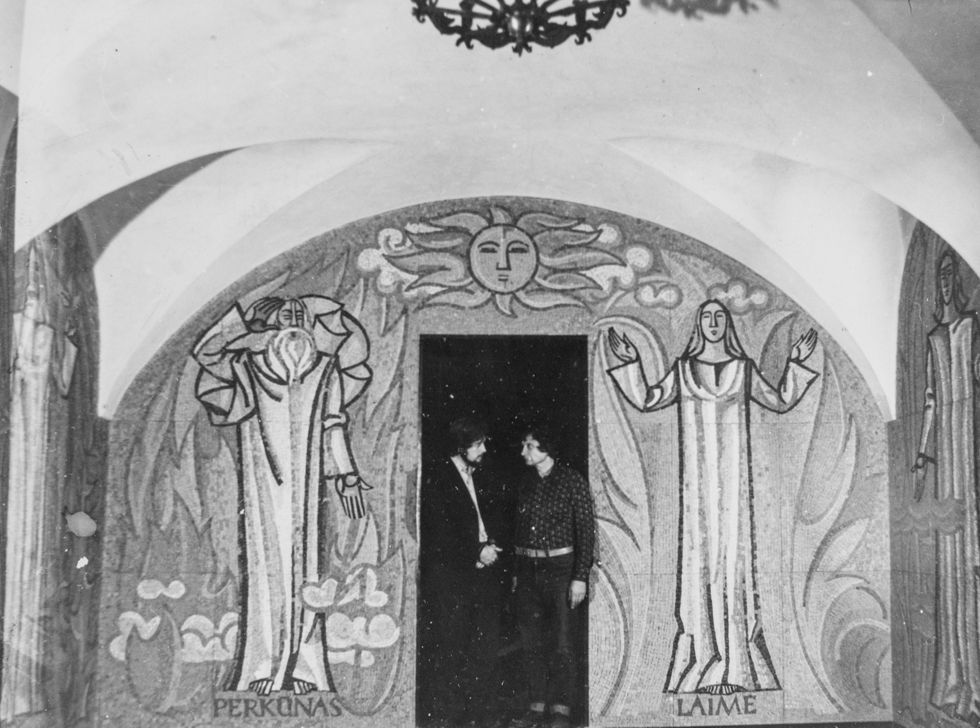 Prie_sukurtos_lietuvių_mitologijos_mozaikos1.jpg
