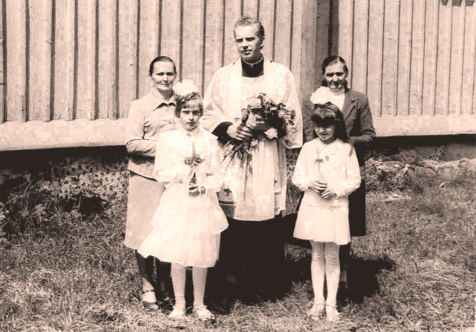 Iš M. Vielavičienės kun Zenono Degučio komunija1
