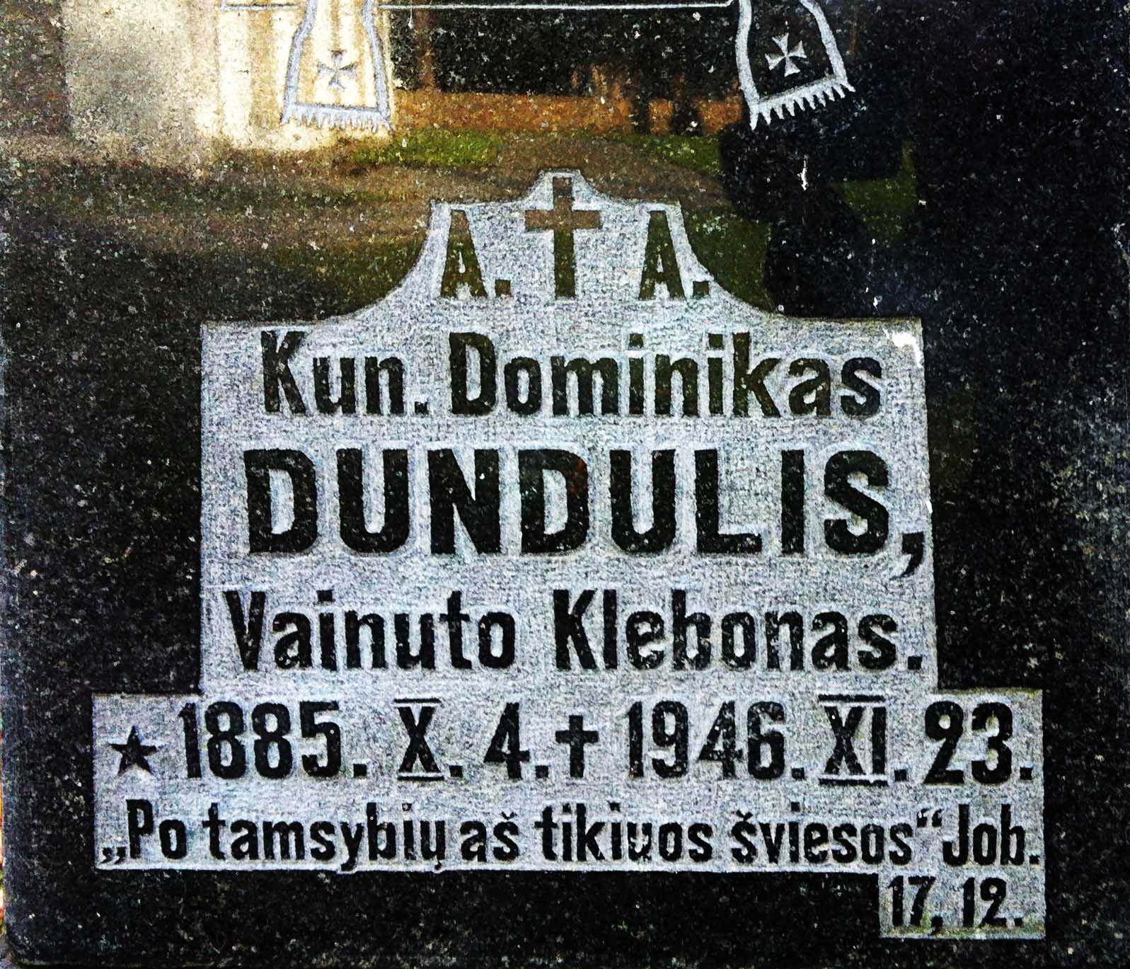Kun. Dundulio paminklas1