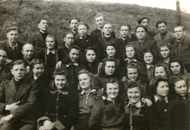 Vl Juškio klase Šilalės vid. m-loje.jpg