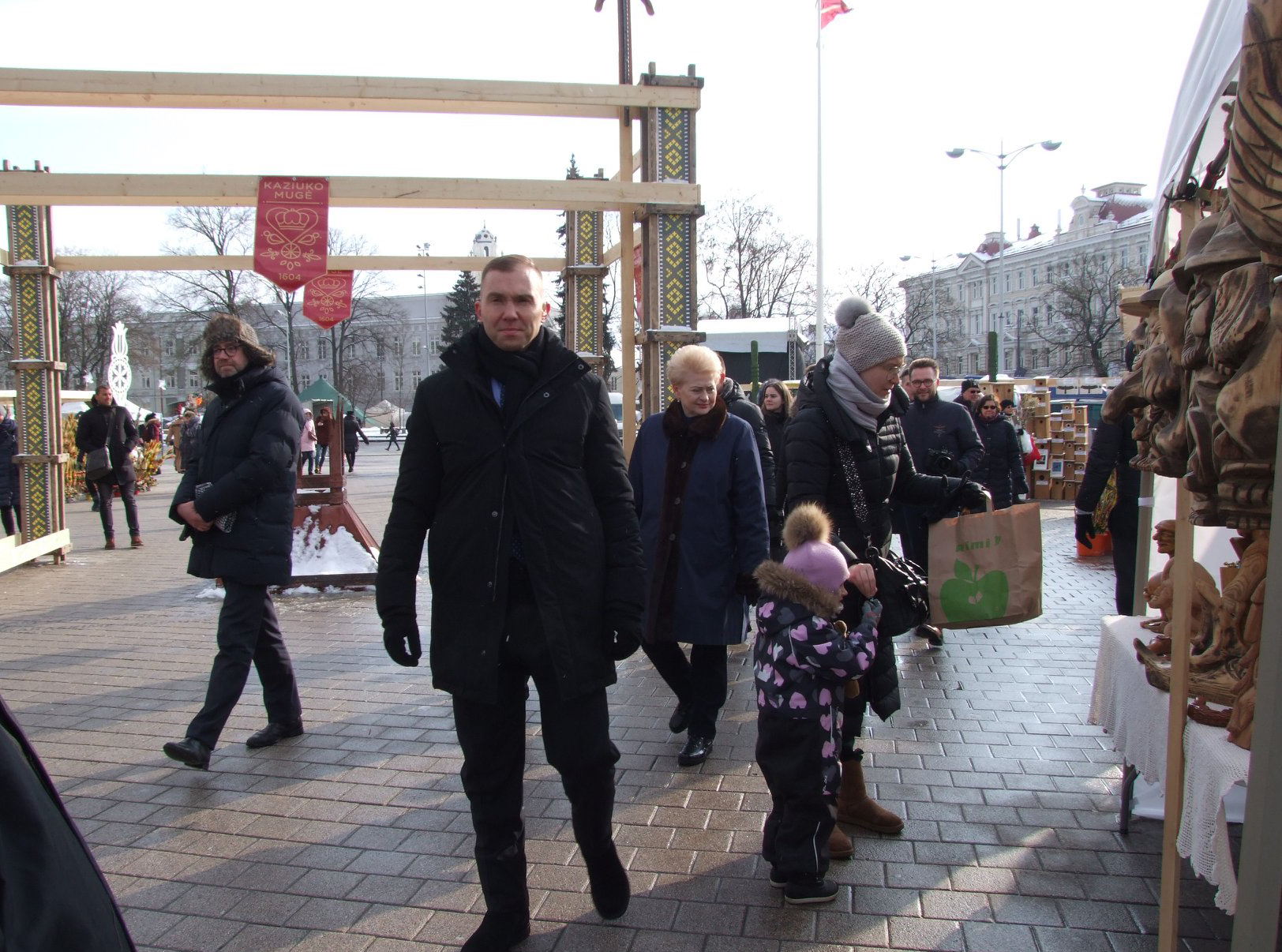 Kaziukas Prezidentė ir Alfonso drožiniai1 2018.03.03