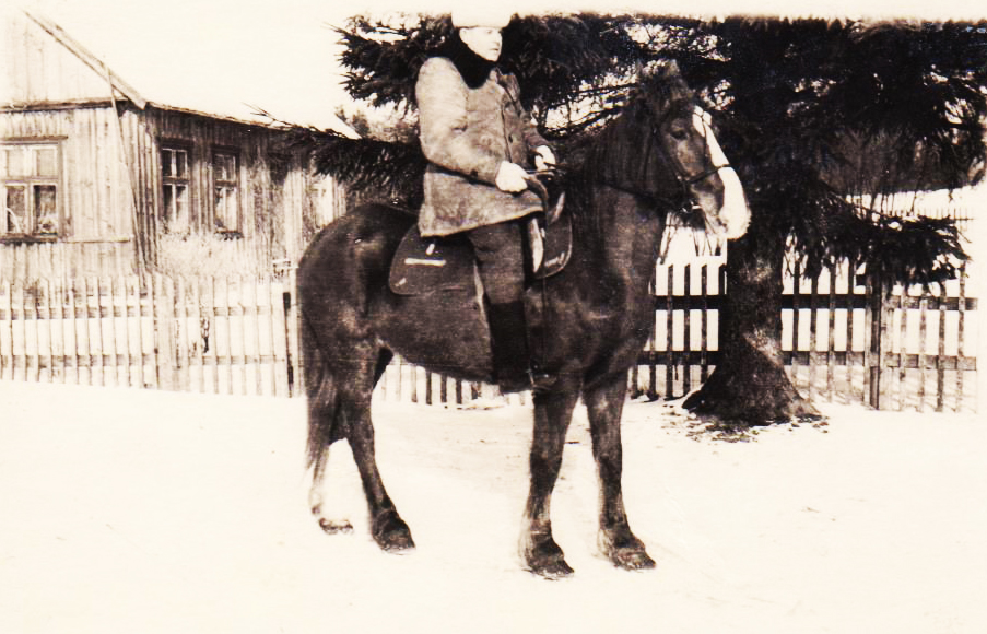 Ūkio vadovas Raudonius gal 1950 ieji metai.jpg